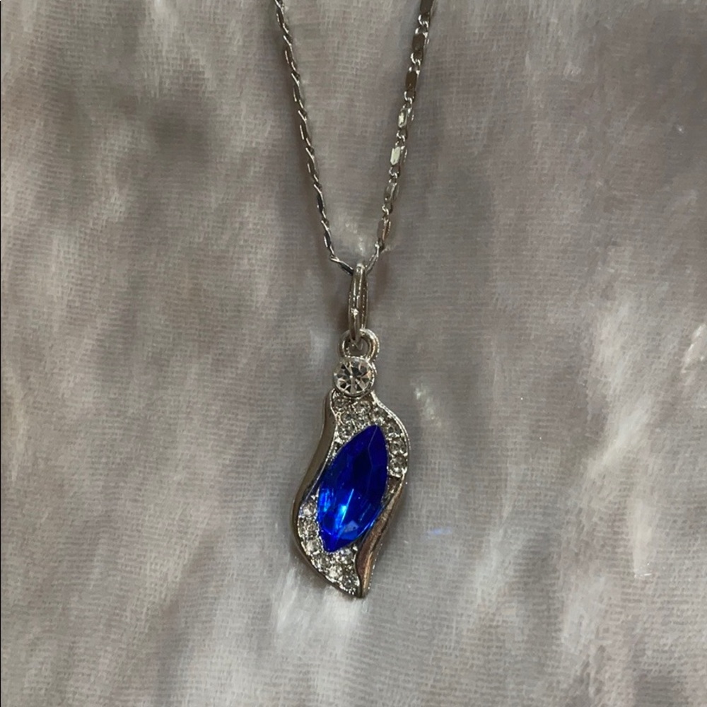 🎈Blue crystal necklace🎈